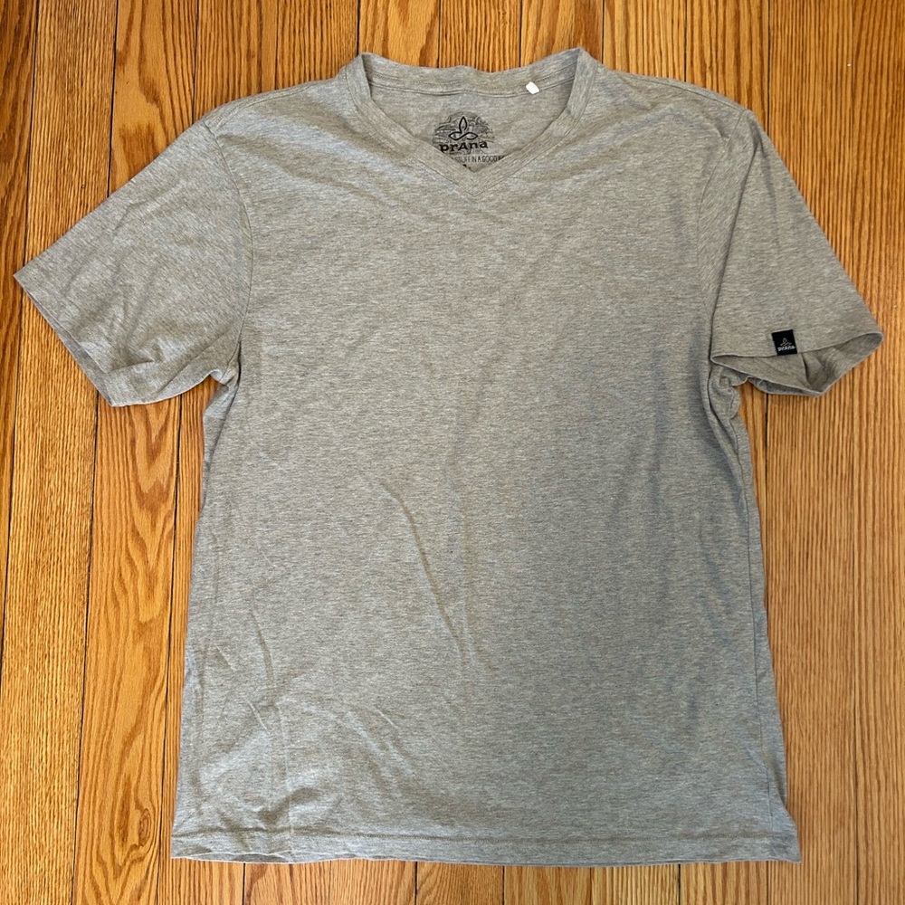 Prana V Neck Tee - Men’s Small